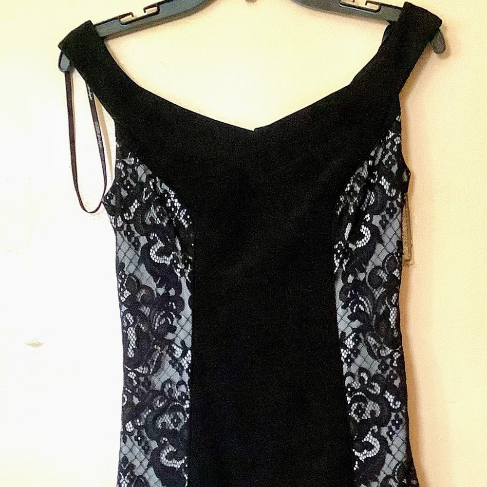 NWOT GUESS Black and White Lace Dress Size 2